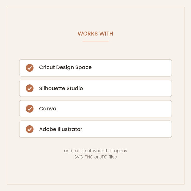 Pode incluir: Um gr&aacute;fico bege claro com o texto WORKS WITH acima de uma lista de quatro programas de software: Cricut Design Space, Silhouette Studio, Canva e Adobe Illustrator, cada um precedido por uma marca de verifica&ccedil;&atilde;o castanha. Abaixo, indica que abre ficheiros SVG, PNG ou JPG.