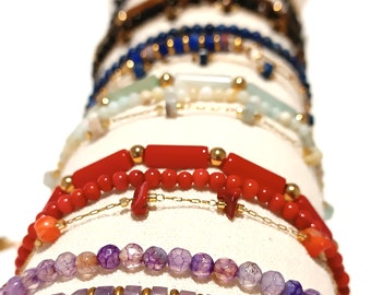 Pack 'Universe' bracelets made of natural stones.
