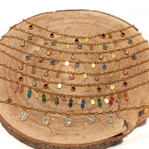 „Light“-Halsband mit Kristallen, Natursteinen und einer Edelstahlkette.