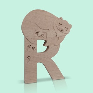 Letra de madera R con diseño de oso durmiente - Decoración de guardería, Arte de pared de habitación para niños, Tema del bosque, Regalo personalizado