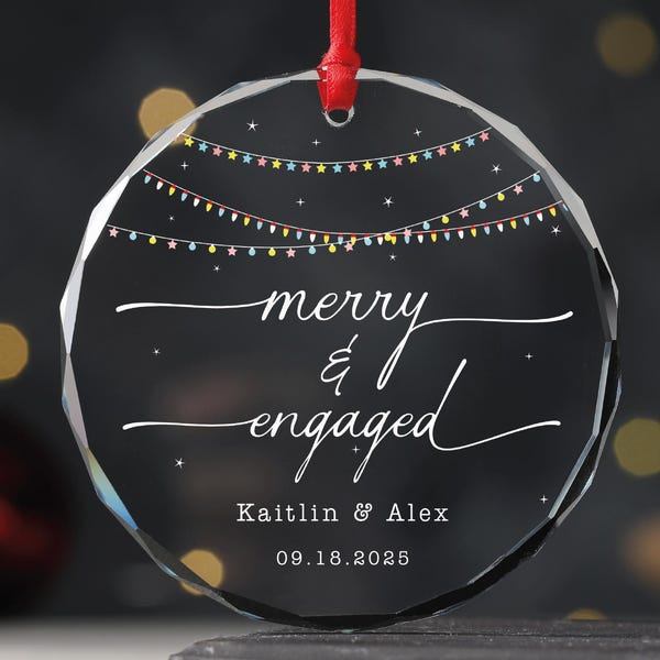 Adorno de cristal personalizado "Feliz y Comprometidos" - Regalo de compromiso navideño