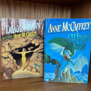 zestaw 3 książek Dragonsdawn, All the weyrs of pern, Dragonsong (miękka okładka) autorstwa Anne McCaffrey, wydanie 1