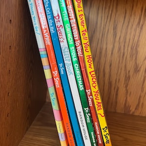 Set aus 7 Büchern von Dr. Seuss 1980er Schlafbuch, Happy Birthday you, Horton, How the Grinch stole Christmas, All the places you go, Lucky you