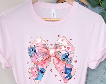 Camiseta de Stitch para el día de San Valentín, camiseta de Stitch Coquette, camiseta de Disney Lover, camiseta de Disney Stitch y Angel, camiseta de lazo rosa, camiseta de lazo de Stitch