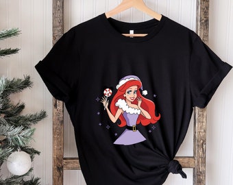 Camiseta navideña de Ariel, camiseta navideña de princesas de Disney, camiseta de Ariel de Disney, camiseta navideña de La Sirenita, camiseta del Reino Mágico