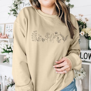 Wildflowers Print Floral Sweatshirt, Vintage Botanical Plants Flower Sweatshirt, Minimalist Nature Lover Womens Sweater Gift for Plant Lover