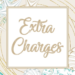 Puede incluir: Un cuadrado blanco con un borde dorado y un fondo dorado con un diseño de conchas marinas. El texto "Extra Charges" está escrito en una fuente de letra dorada.