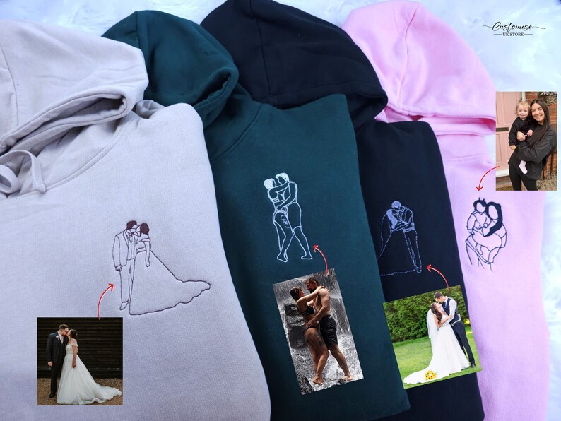 Pode incluir: Quatro sweatshirts com capuz em diferentes cores, cada uma com um design bordado personalizado. Os designs incluem um casal a beijar-se, um casal a dar-se as m&atilde;os, um casal a abra&ccedil;ar-se e um casal a segurar um beb&eacute;. As sweatshirts est&atilde;o dispon&iacute;veis em cinzento, verde, preto e rosa.