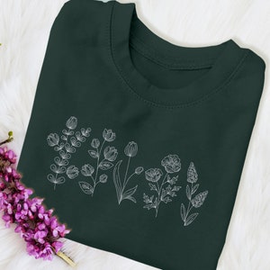 Flower Sweatshirt, Wildflowers Embroidered Crewneck Sweatshirt, Unisex Sweater, Birth Month Flowers Cottagecore Plants Jumper, Gift for Her