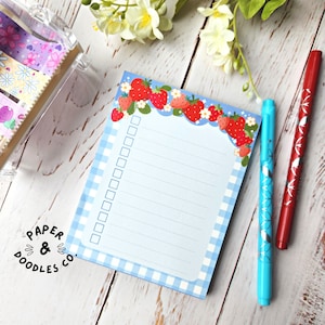 Lista kontrolna truskawki - notatnik 4"x5,5" - 50 stron - Kawaii aesthetic | Cute Stationery | Memo Pad | Robienie notatek | Lista rzeczy do zrobienia | Wystrój biura