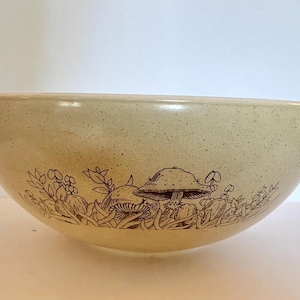 1980s PYREX 444 mixing bowl Forest Fancies