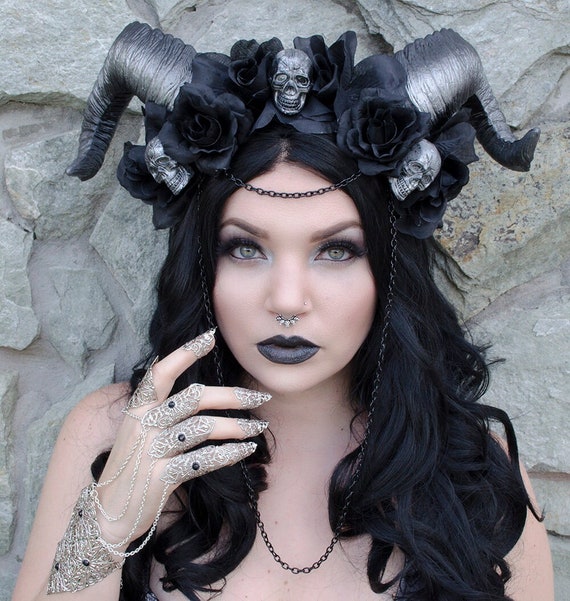 Goth Skull Horn Crown: Black Halloween Headpiece - Etsy display picture 1