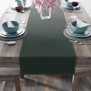 Camino de mesa verde bosque liso / Camino de mesa minimalista de algodón y poliéster / Decoración de comedor estilo casa de campo / Decoración de mesa de boda / Camino de mesa verde oscuro imagen 19