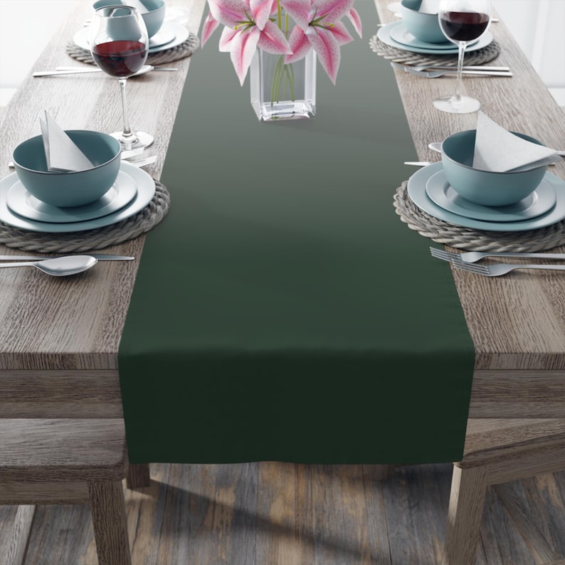 Camino de mesa verde bosque liso / Camino de mesa minimalista de algodón y poliéster / Decoración de comedor estilo casa de campo / Decoración de mesa de boda / Camino de mesa verde oscuro imagen 18
