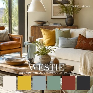Puede incluir: Una sala de estar con un sofá blanco y cojines en tonos mostaza, verde salvia, azul y óxido. Una mesa de centro de madera sostiene un jarrón de cerámica y libros. El texto dice ABODE ABOVE, WESTIE y SHERWIN-WILLIAMS HOME COLOR PALETTE.