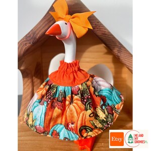 Roupa vibrante de abóboras da colheita para ganso de mesa de 18 cm | Roupa artesanal de outono com laço | Serve para ganso de mesa de 18 cm | Somente a roupa