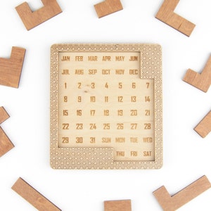Personalizable A Puzzle A Day Wooden Calendar, Daily Mindful Exercise, Brain Teaser Challenge, Unique Puzzle, Gift for Puzzle Lover
