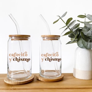 Cafecito y Chisme Iced Coffee Glass Cup Bamboo Lid and Straw, Latina Coffee Glass, Cafecito Glass Tumbler