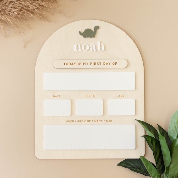 Panneau personnalisé premier jour d'école, panneau d'école dinosaure personnalisé, accessoire réutilisable pour la rentrée, tableau effaçable à sec premier et dernier jour d'école