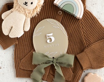 Acrylic Oval Boho Leaves Milestone Cards | Monthly Milestone Plaque Markers,Boho Interchangeable Milestone Card,Baby Shower Gift, Photo Prop