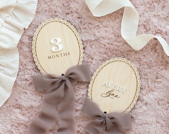 Wooden Lace Ribbon Bow Interchangeable Milestone Cards | Personalize Custom Name, Baby Monthly Milestone Marker, Nursery, Baby Shower Gift