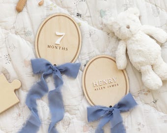 Wooden Trim Ribbon Bow Interchangeable Milestone Cards | Personalize Custom Name, Baby Monthly Milestone Marker, Nursery, Baby Shower Gift