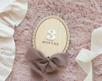 Wooden Lace Ribbon Bow Interchangeable Milestone Cards | Personalize Custom Name, Baby Monthly Milestone Marker, Nursery, Baby Shower Gift