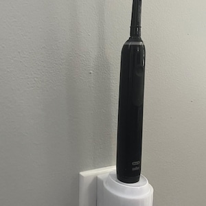 Oral B IO Toothbrush and Charger Holder
