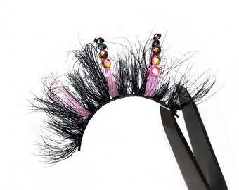 MAUVAIS GAL | Cils couleur strass roses | Bande de cils colorée | Cils vaporeux duveteux | Faux cils 25 mm | Faux | Maquillage Cils | 3 tons
