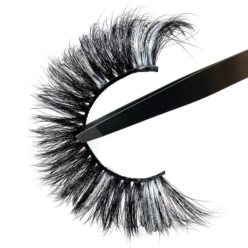 3D Luxury Mink Long White Eyelashes With Silver Glitter Sparkles. 2 Tone White Color Strip Eyelashes. Fluffy Volume 25mm Colored Lash Extensions For Lash Lovers.