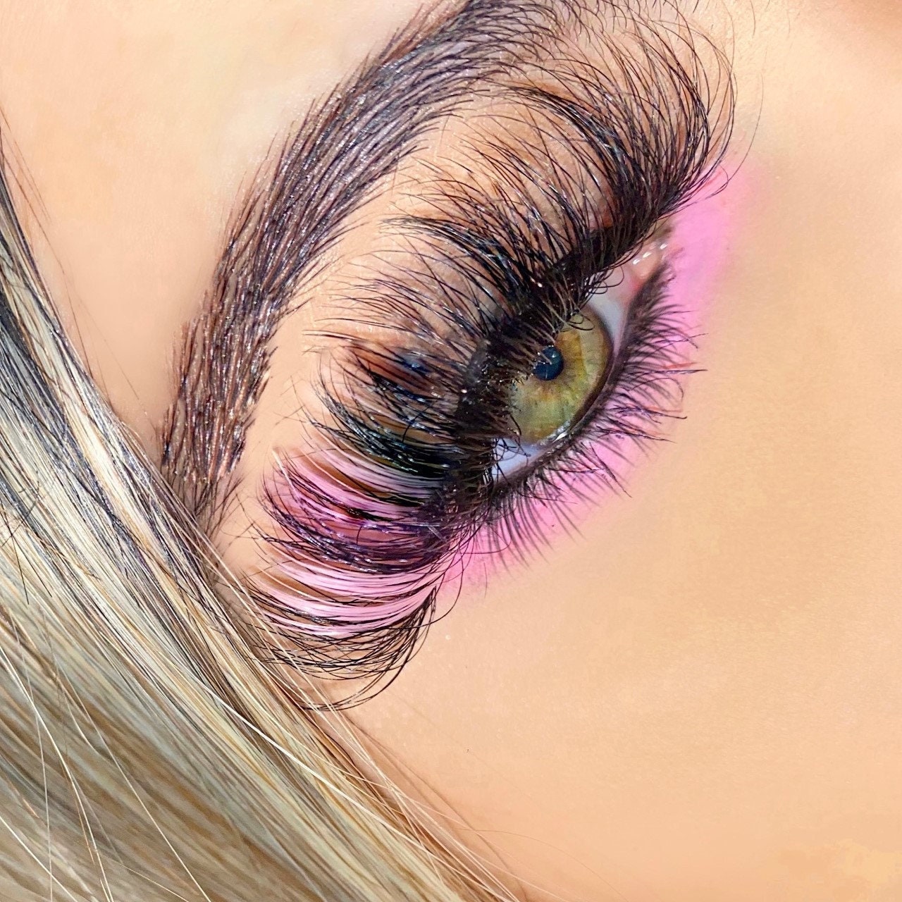 Pink eyelashes online