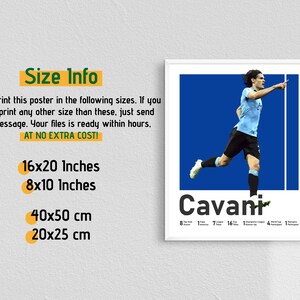 Puede incluir: Un p&oacute;ster con un jugador de f&uacute;tbol con una camiseta azul claro celebrando un gol. El p&oacute;ster se titula "Cavani" e incluye las estad&iacute;sticas del jugador. El p&oacute;ster est&aacute; disponible en cuatro tama&ntilde;os: 16x20 pulgadas, 8x10 pulgadas, 40x50 cm y 20x25 cm.