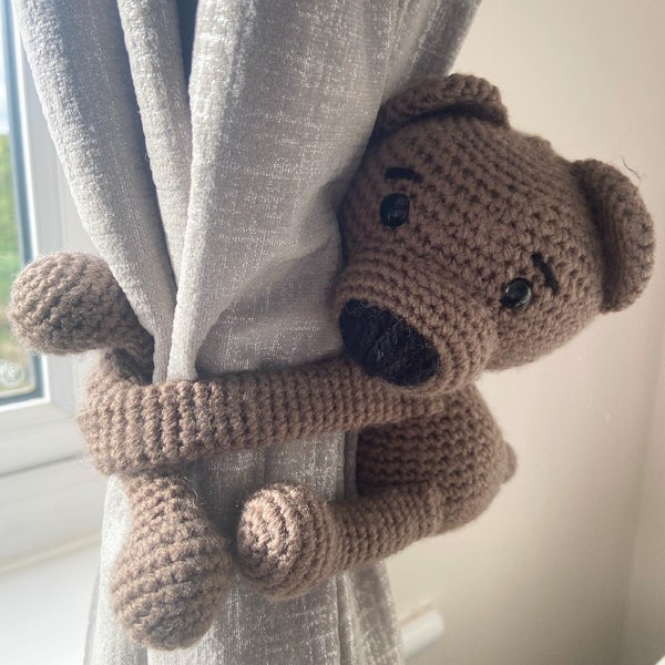 Bobby Bear Rideau Embrasse au crochet | MODÈLE SEULEMENT | crèche bébé | patron au crochet | embrasses pour rideaux | ours en peluche