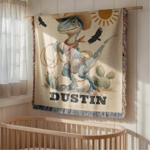 Gepersonaliseerde dinosaurus cowboy geweven deken, westerse dinosaurus deken Schattige babyjongen deken pasgeboren naamdeken Custom dinosaurus tapijt