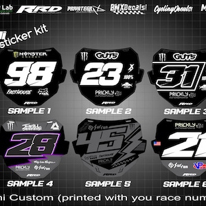 Puede incluir: Colección de seis diseños de kits de pegatinas para matrículas de motocicletas en blanco y negro, cada uno con un número único y logotipos de patrocinadores. Los diseños incluyen los números 98, 23, 31, 28, 45 y 21, con varias fuentes y gráficos.