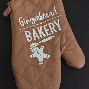 Holiday Themed Oven Mitt