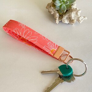 Chaveiro chaveiro cordão de pulso para mulheres/pulseira rosa/porta-chaves/chaveiro feito à mão/presente para mulheres/pulseiras de tecido.