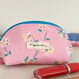 Mini Makeup bag Floral pouch coin purse/Gift for women/ Handmade quilted zipper pouch/cosmetic bag/purse for women/Beauty cases for Travel