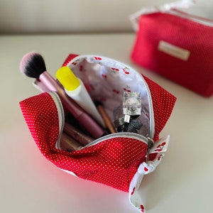 Red Makeup bag/Quilted toiletry bag/Gifts/ Cosmetic bag for women/Zipper Pouch travel bag/Handmade  bag/Quilted makeup bag/Gifts for mom