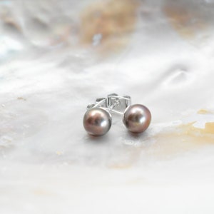 Pendientes Pearl Stud, Bronce 7- 7.5mm