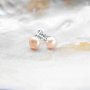Pendientes Pearl Stud, melocotón ligero 7- 7.5mm