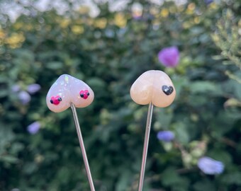 Tetas de edición de corazón y atizadores de cuenco a tope