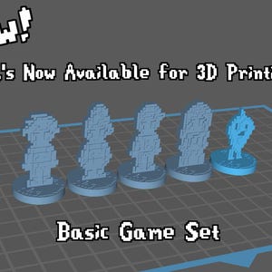 Könnte beinhalten: Ein Basic Game Set aus 3D-gedruckten Figuren in Hellblau. Die Figuren sind pixelig und stilisiert, mit dem Text "STL's Now Available for 3D Printing!" und "New!" oben links. Das Set enthält fünf Figuren.
