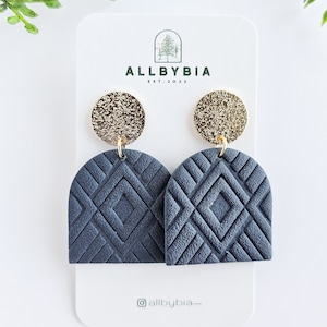 Blaue Ohrringe aus Polymer Clay: Leichte, 18k vergoldete Ohrringe