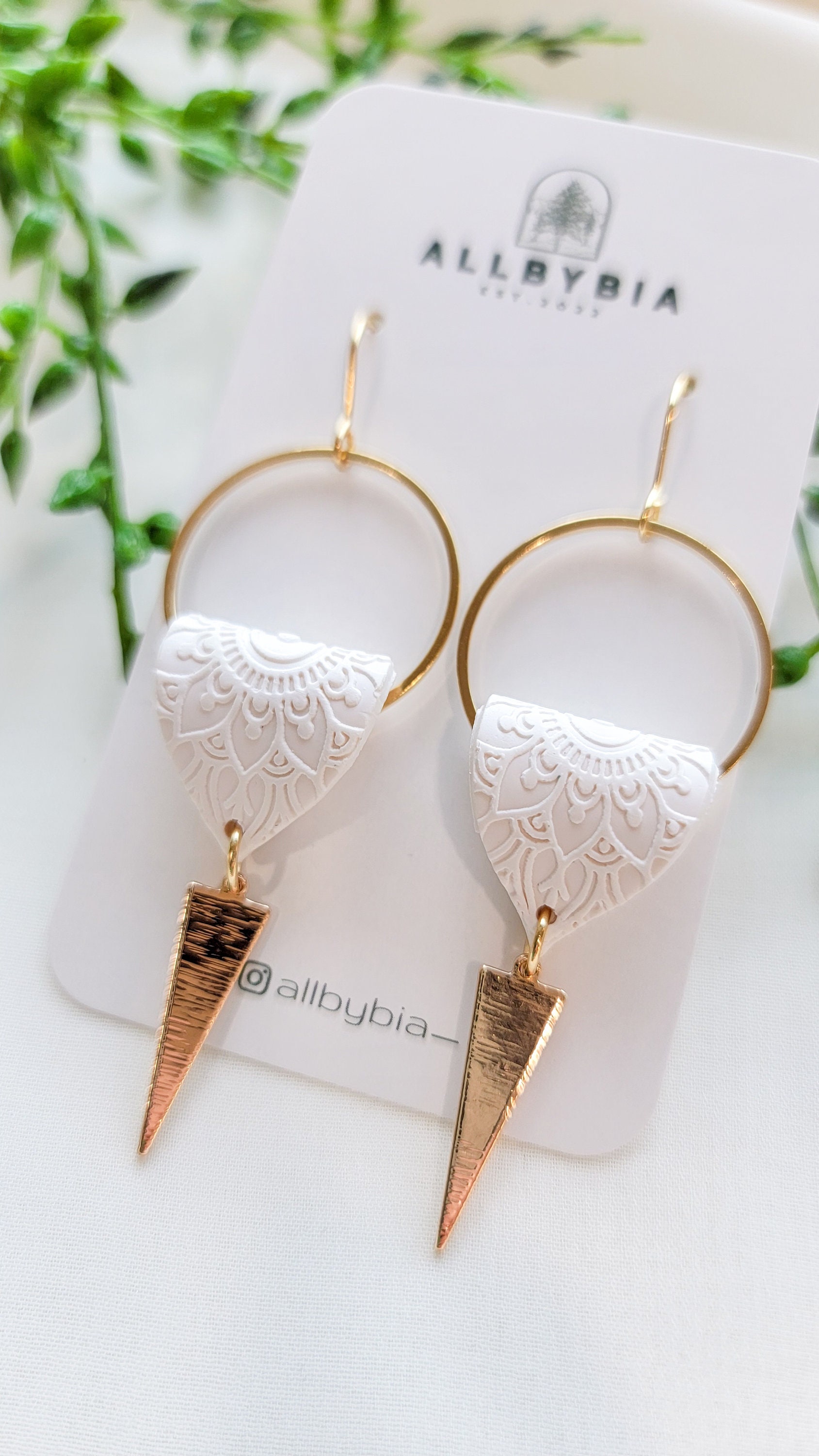 Sabina / Pendientes de arcilla / Pendientes de arcilla polimérica / Pendientes colgantes / Pendientes hechos a mano / Pendientes ligeros / Pendientes amarillo mostaza