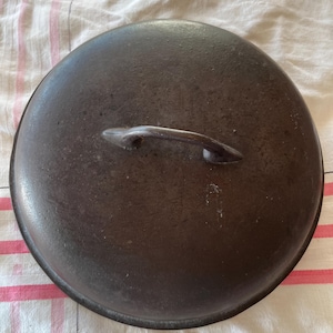 Unmarked 10D Cast Iron Dutch Oven Lid