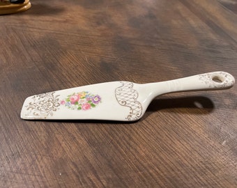 Beautiful Vintage Porcelain Cake Server