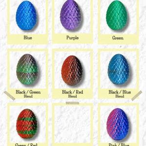 Peut inclure: Neuf balles anti-stress en forme d'&oelig;uf de dragon dans diff&eacute;rentes couleurs, notamment bleu, violet, vert, noir et vert m&eacute;lang&eacute;, noir et rouge m&eacute;lang&eacute;, noir et bleu m&eacute;lang&eacute;, vert et rouge m&eacute;lang&eacute; et rose et bleu m&eacute;lang&eacute;.