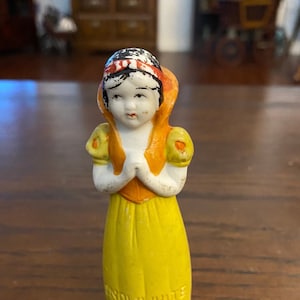 Vintage 1937/1838??? Walt Disney Snow White Figurine Made of Bisque Porcelain and in Great Condition with Patina Paint Wear!!