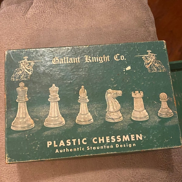 Vintage 1946 Gallant Knight Co Chess Set. Lake Villa, Illinois.